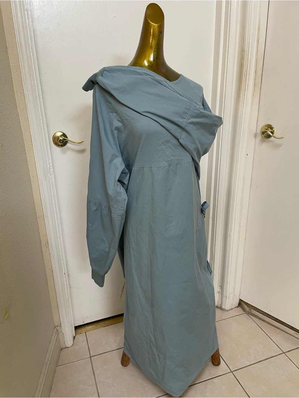 Heavy Duty Surgical Isolation Gown, SCRUBS by Standard Textile size Large